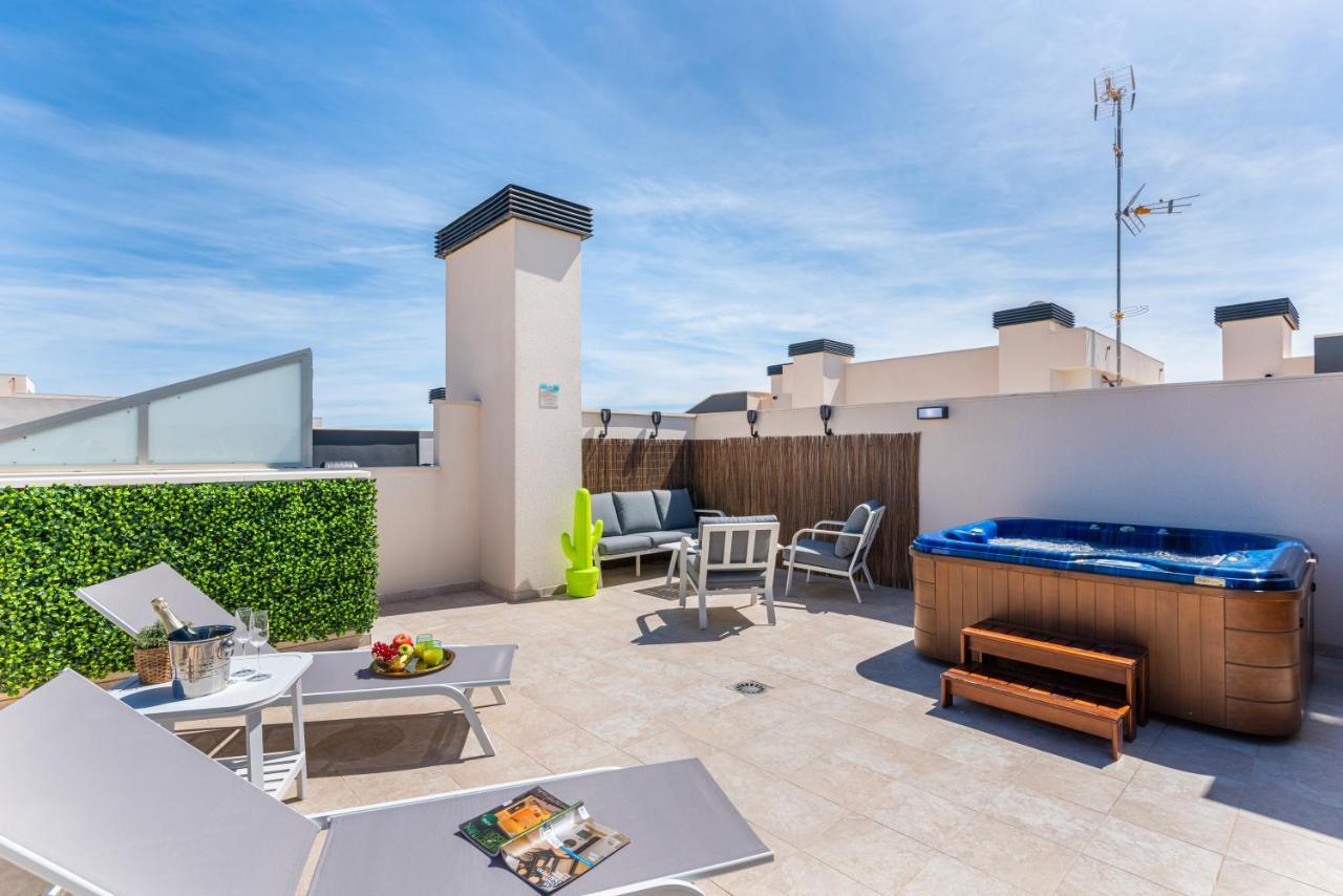 Апартаменты La Zenia Cocoon - Luxury Penthouse With Jacuzzi, 2 Pools, Indoor Heated Pool, Sauna, Gym, Playstation Dehesa de Campoamor  Экстерьер фото